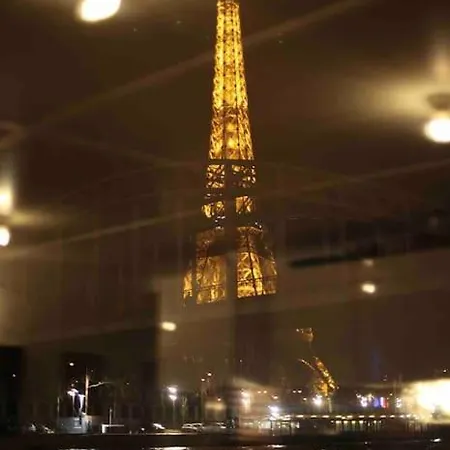Båthotell Sejour Sur Peniche De Luxe Face Tour Eiffel Paris